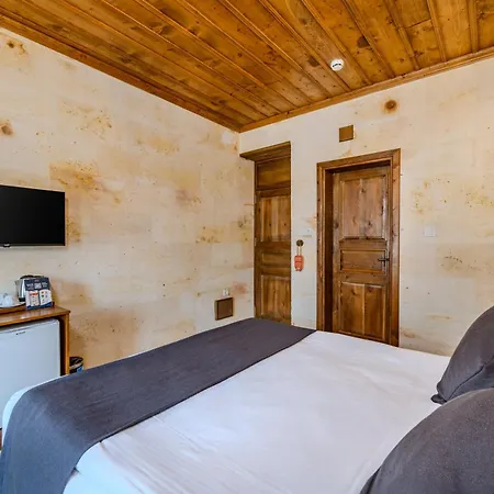 Rocca Stone House فندق